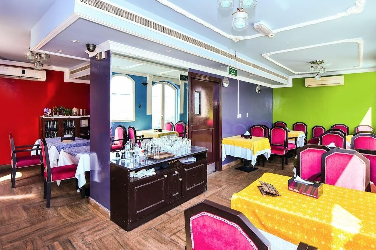 Marina Hotel Mutrah Extérieur photo