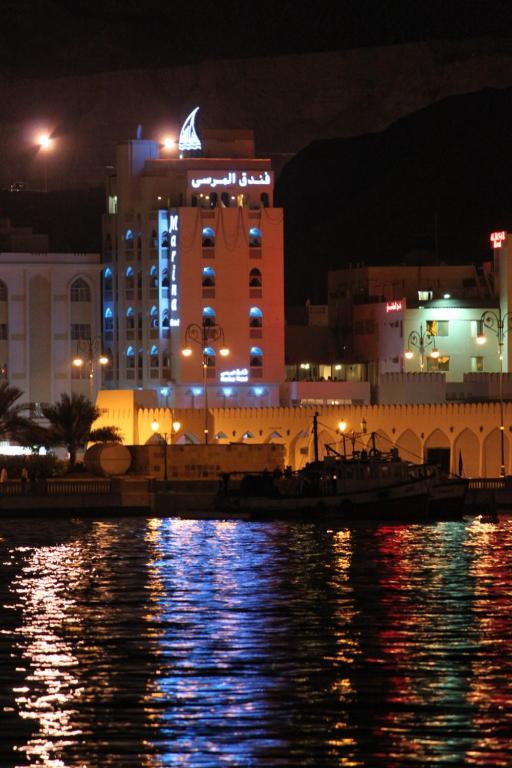 Marina Hotel Mutrah Extérieur photo